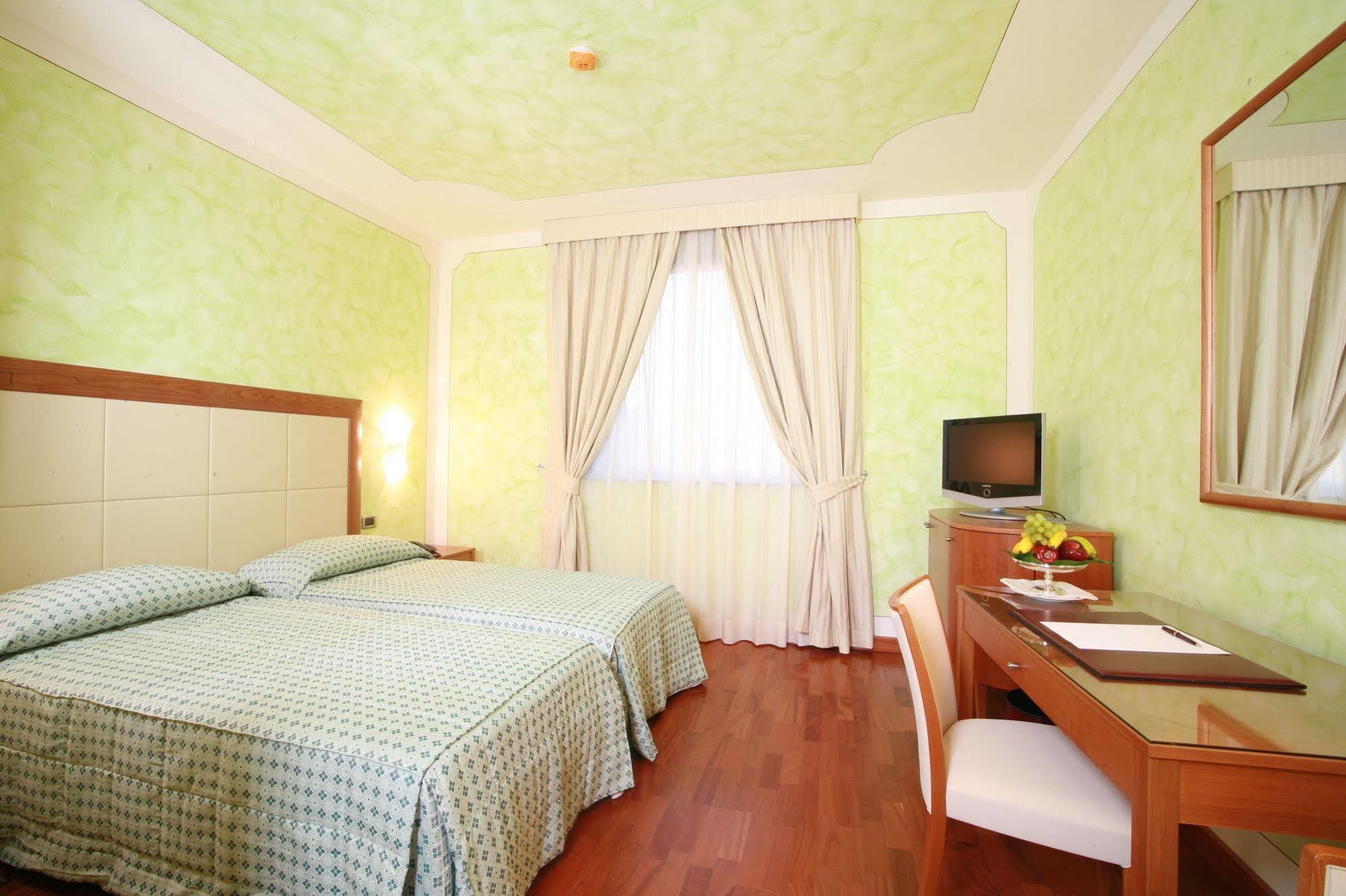 Grand Hotel Del Parco - Bergamo Airport Stezzano Eksteriør billede