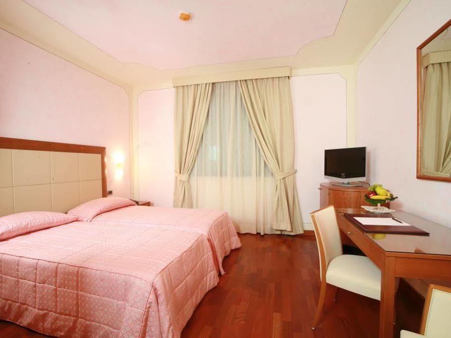 Grand Hotel Del Parco - Bergamo Airport Stezzano Eksteriør billede